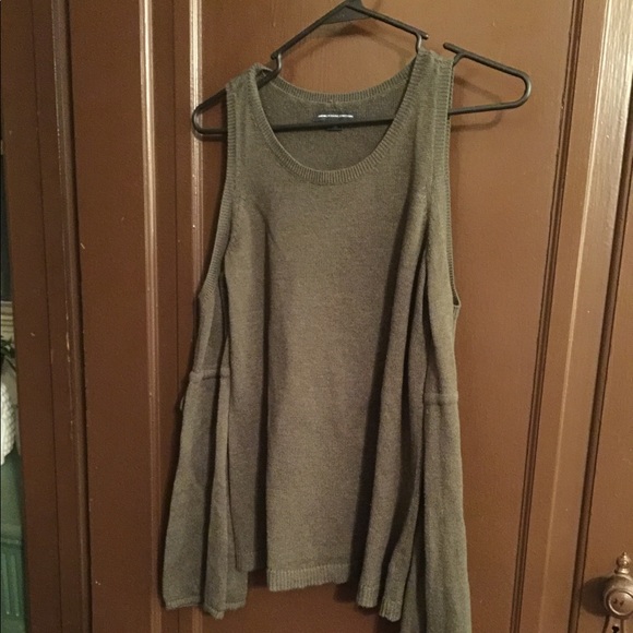 American Eagle Outfitters Tops - Woman’s off shoulder bell sleeve top